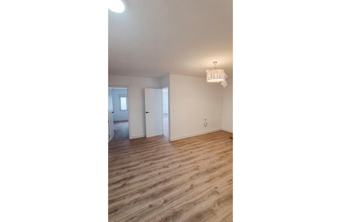 Resale - Apartment -
Torrevieja - Centro