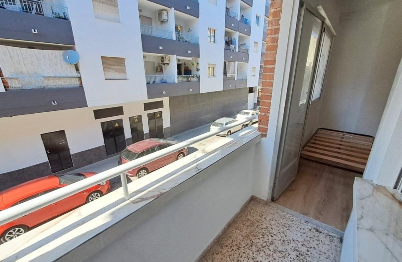 Resale - Apartment -
Torrevieja - Centro