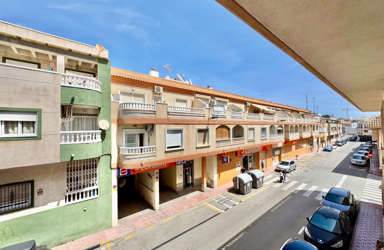 Resale - Apartment -
Torrevieja - Centro
