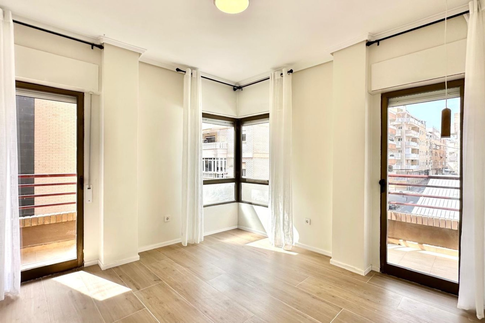 Resale - Apartment -
Torrevieja - Centro