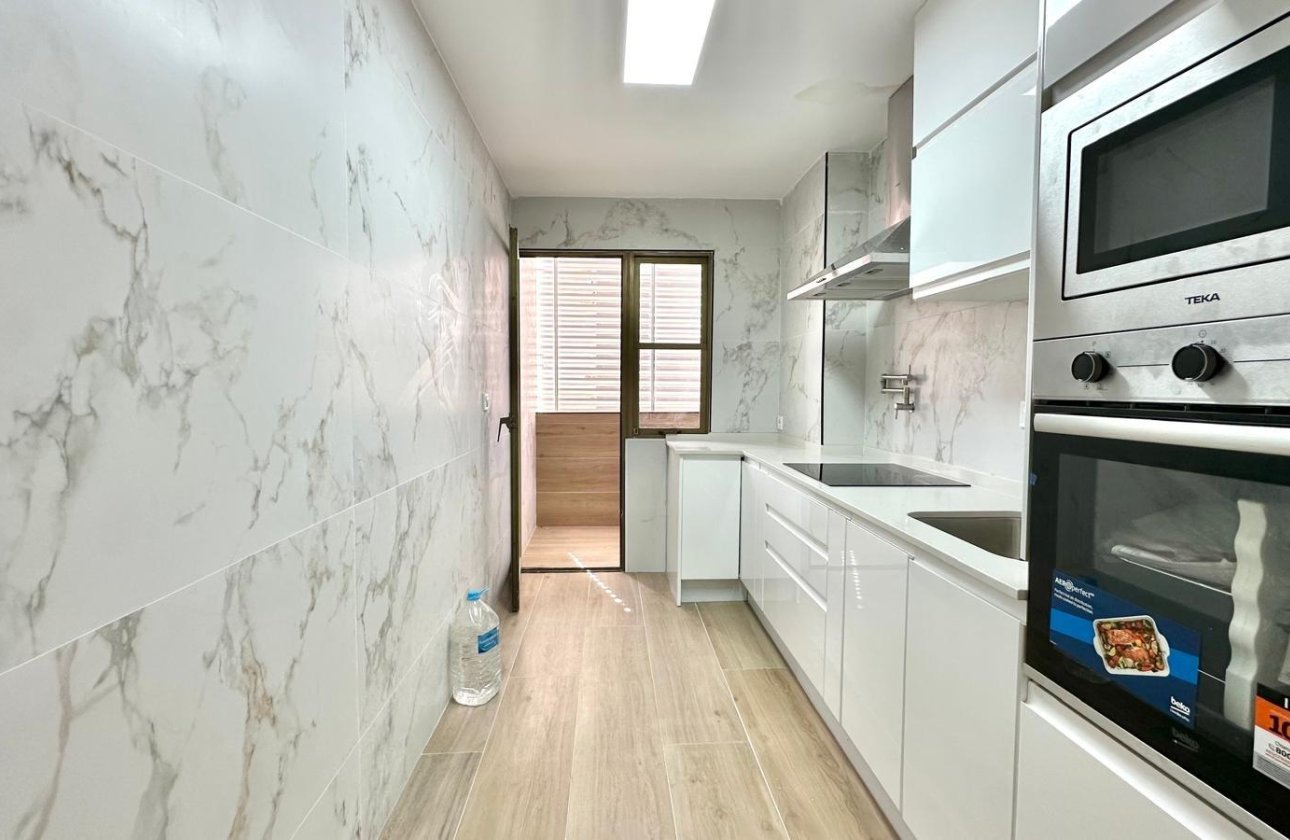 Resale - Apartment -
Torrevieja - Centro