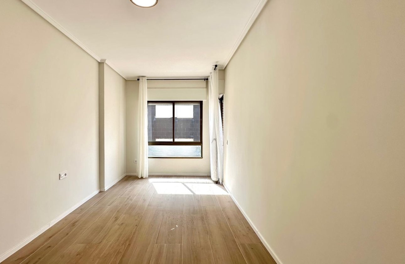 Resale - Apartment -
Torrevieja - Centro