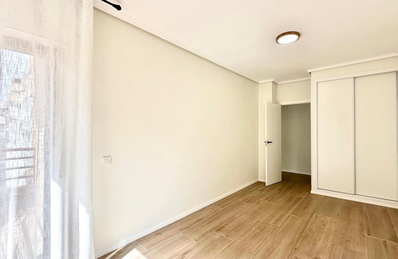 Resale - Apartment -
Torrevieja - Centro