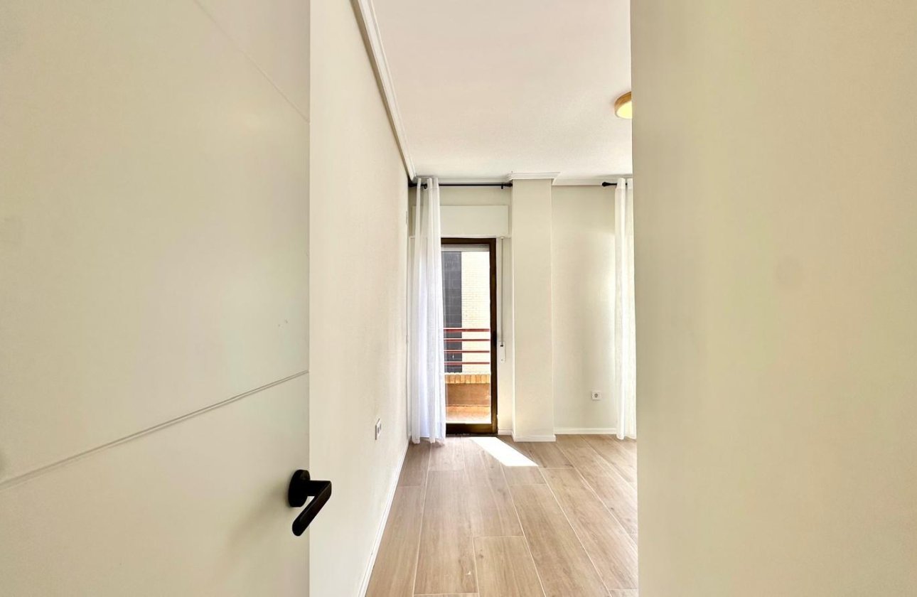 Resale - Apartment -
Torrevieja - Centro