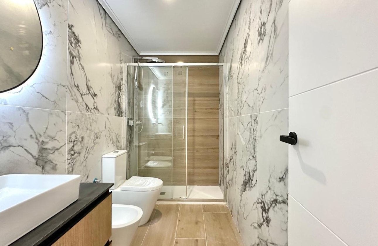 Resale - Apartment -
Torrevieja - Centro