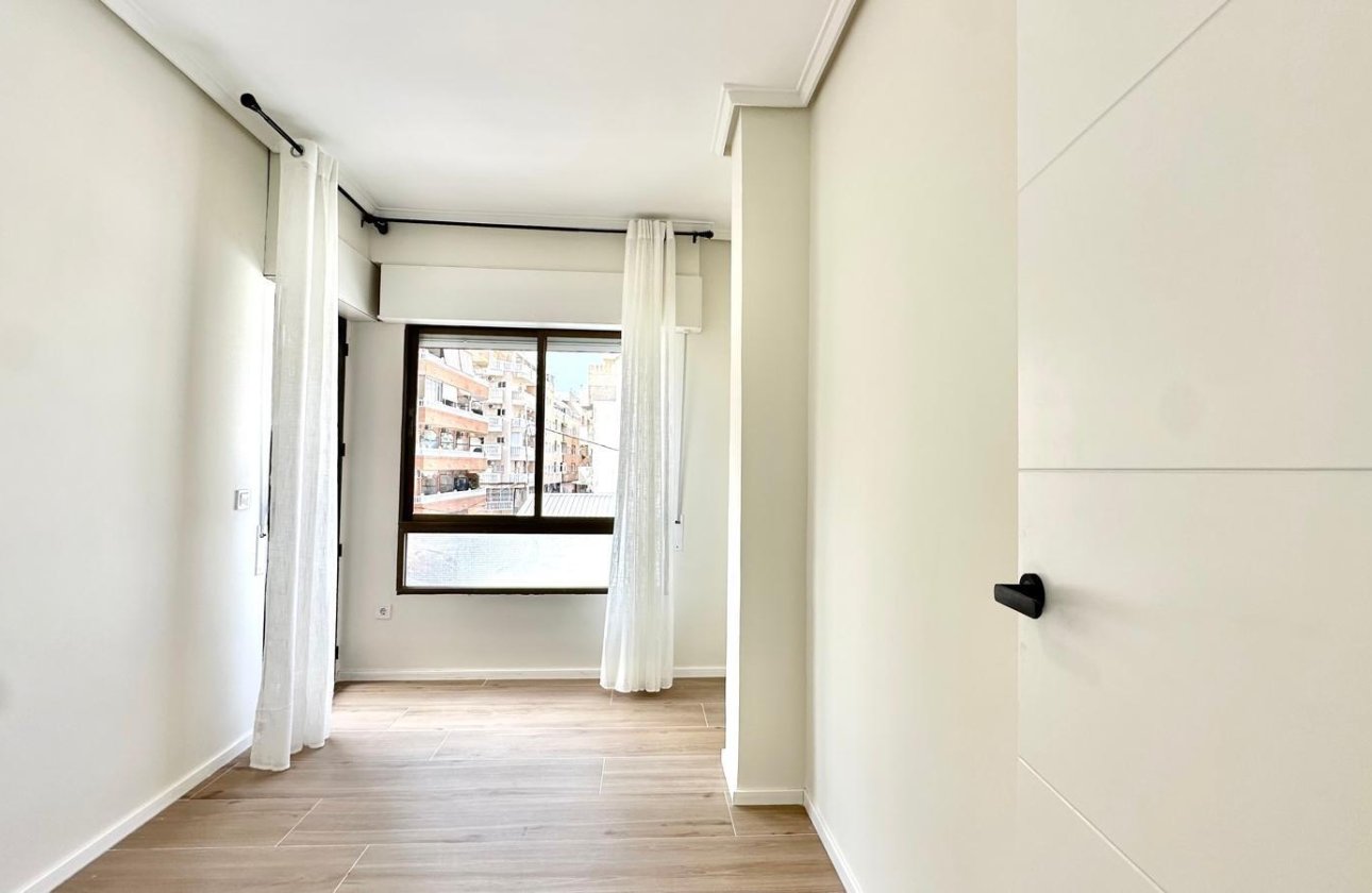 Resale - Apartment -
Torrevieja - Centro