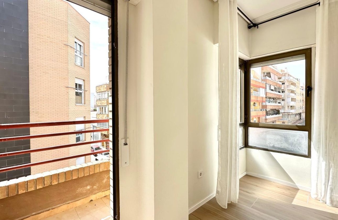 Resale - Apartment -
Torrevieja - Centro