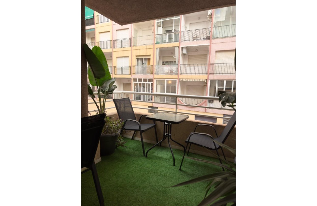 Resale - Apartment -
Torrevieja - Centro