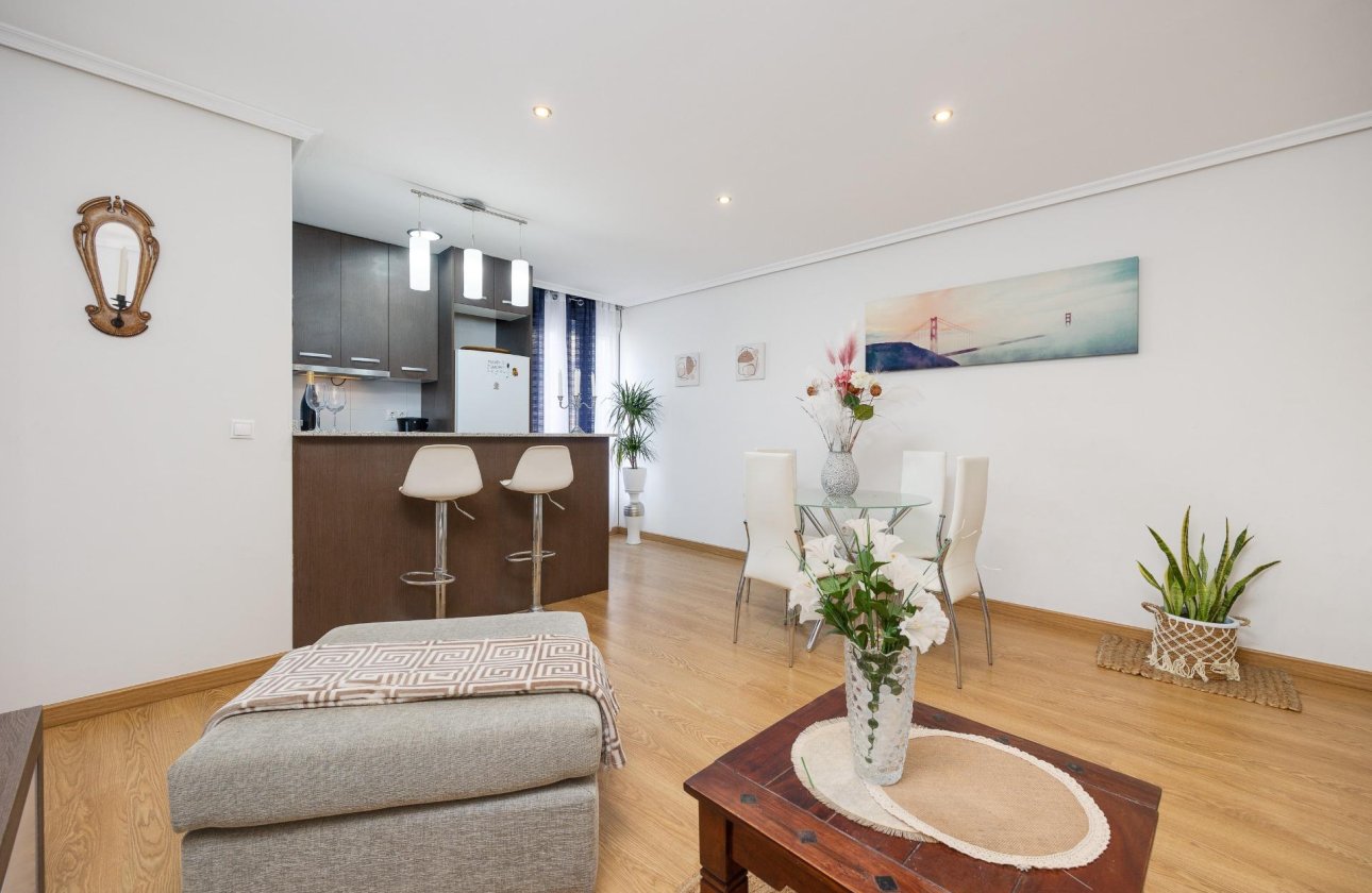 Resale - Apartment -
Torrevieja - Centro