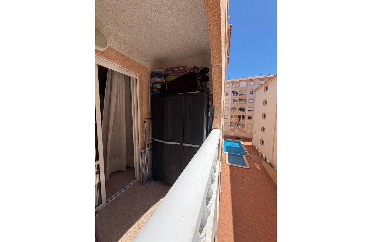 Resale - Apartment -
Torrevieja - Centro