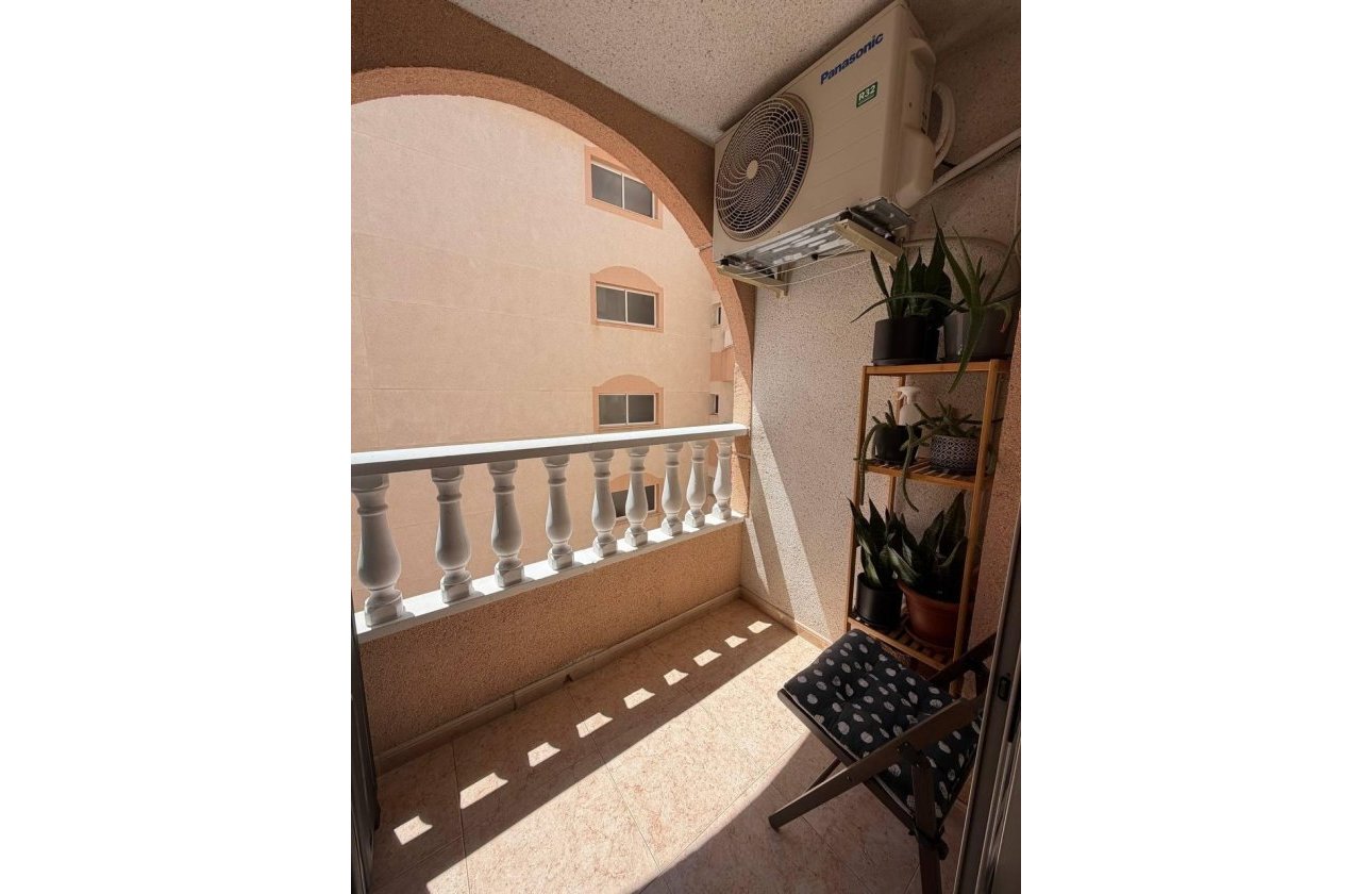 Resale - Apartment -
Torrevieja - Centro