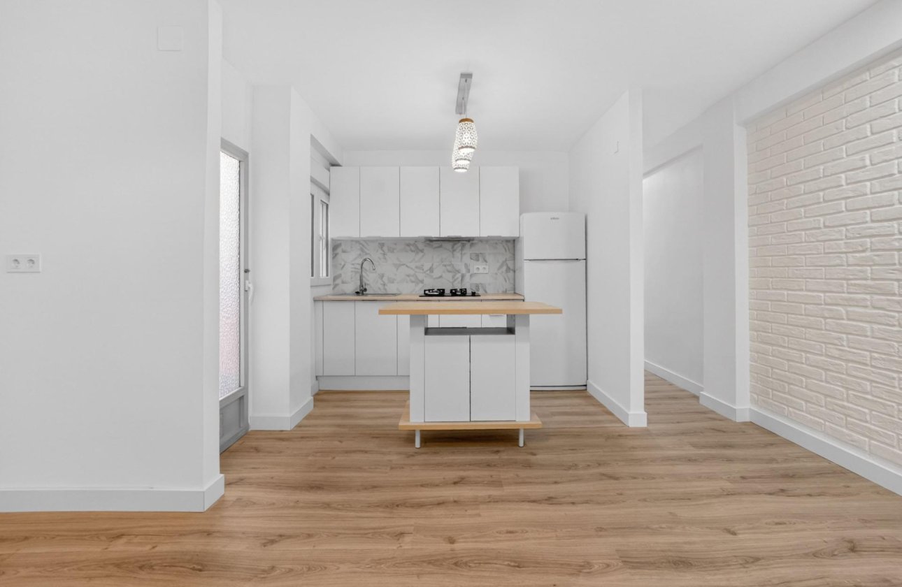 Resale - Apartment -
Torrevieja - Centro