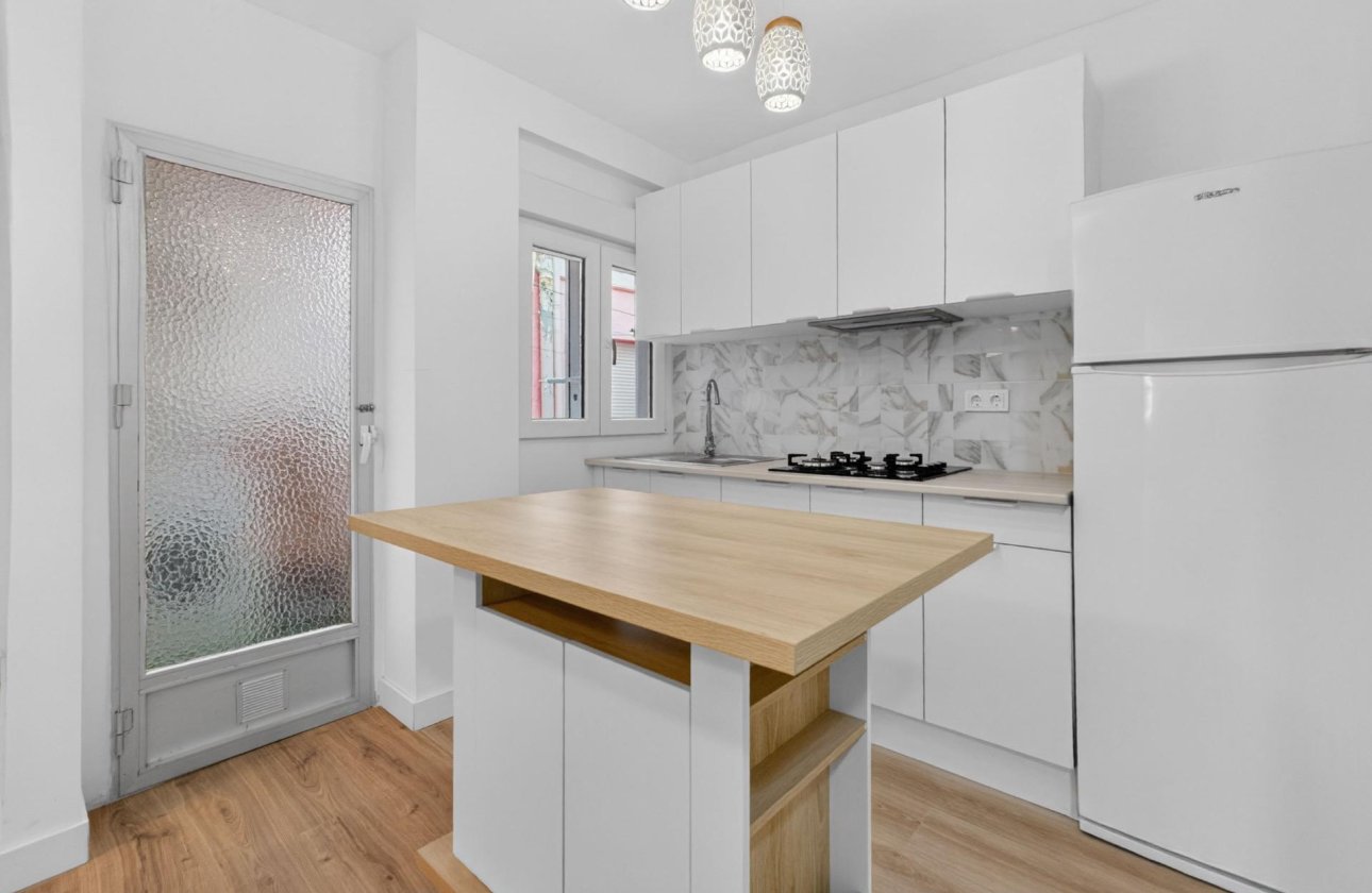 Resale - Apartment -
Torrevieja - Centro