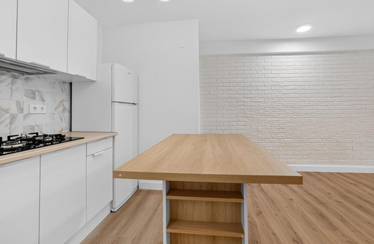Resale - Apartment -
Torrevieja - Centro