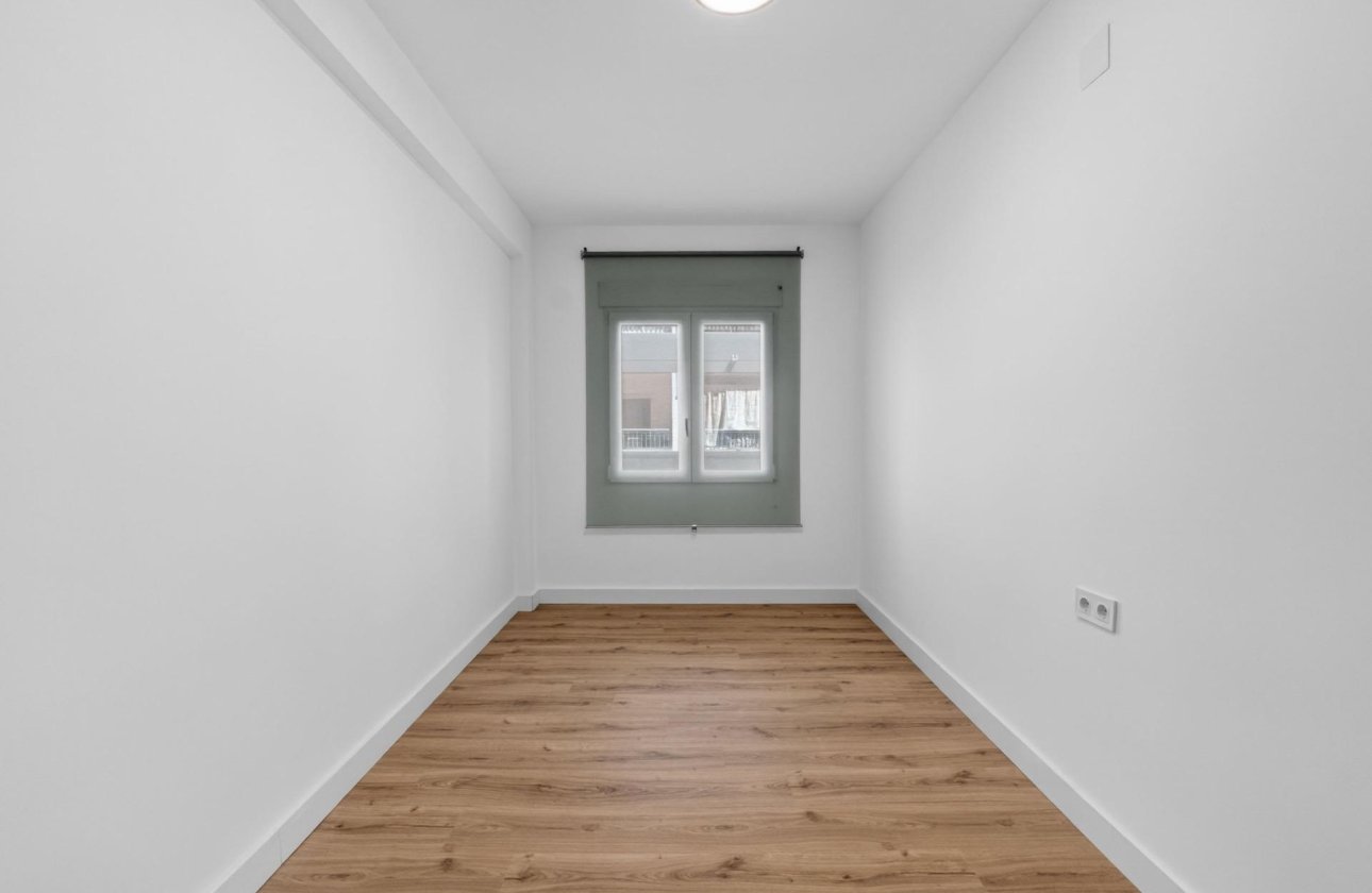 Resale - Apartment -
Torrevieja - Centro