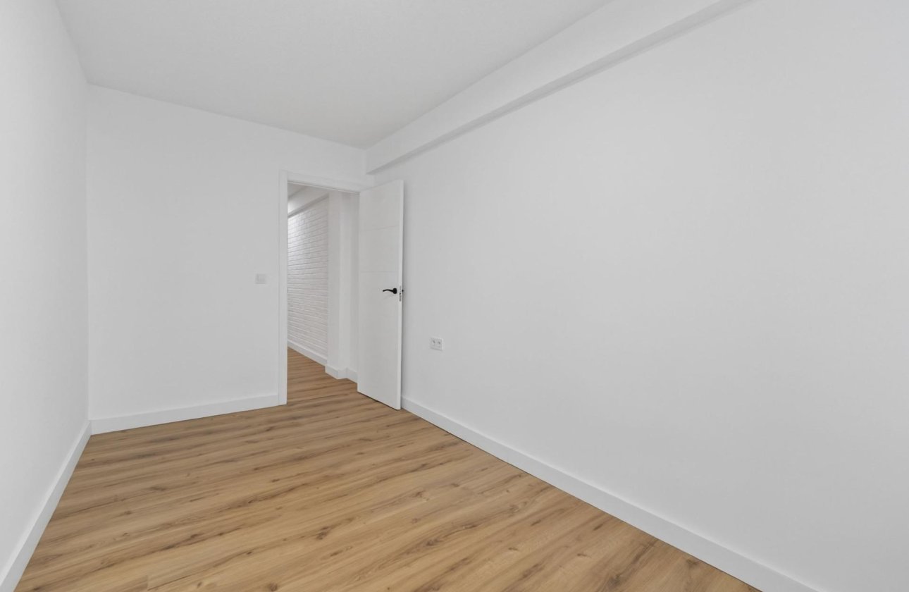 Resale - Apartment -
Torrevieja - Centro