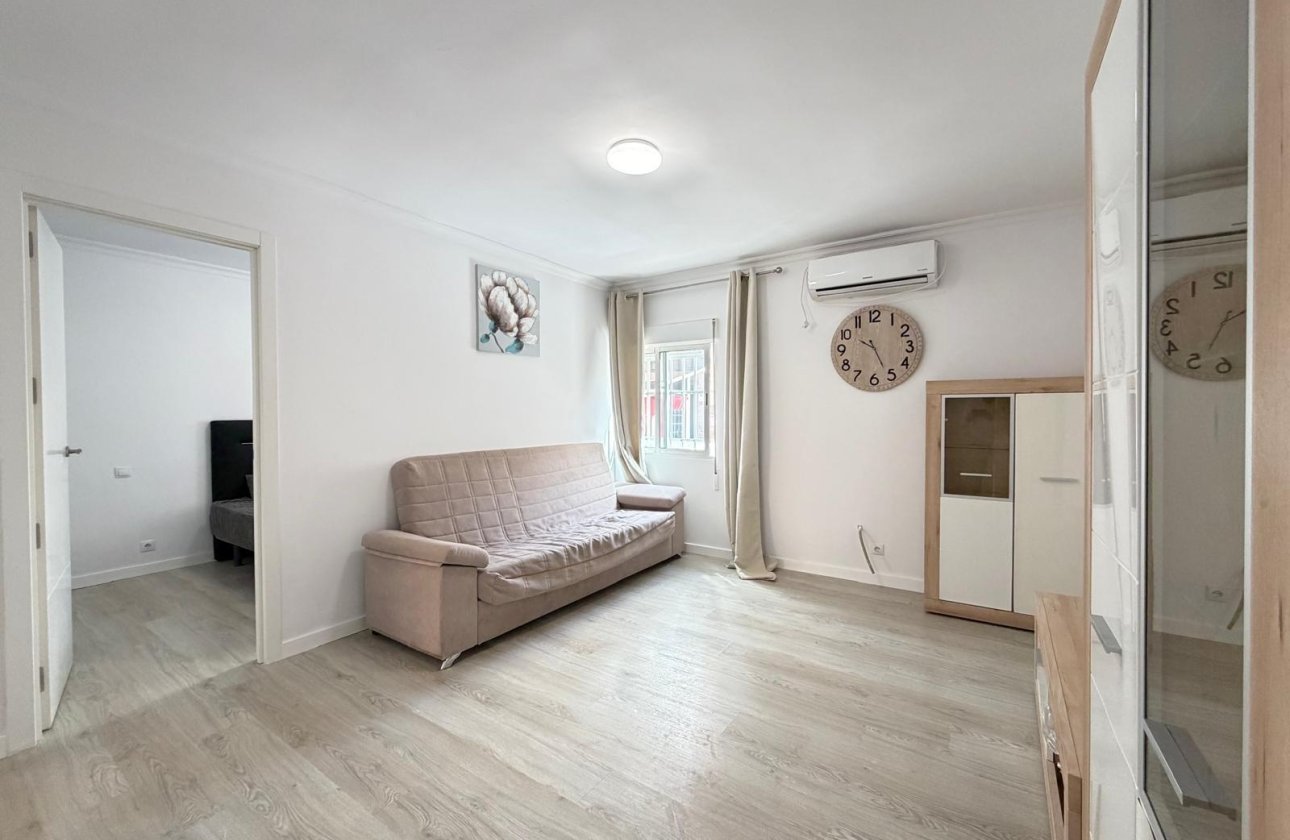 Resale - Apartment -
Torrevieja - Centro