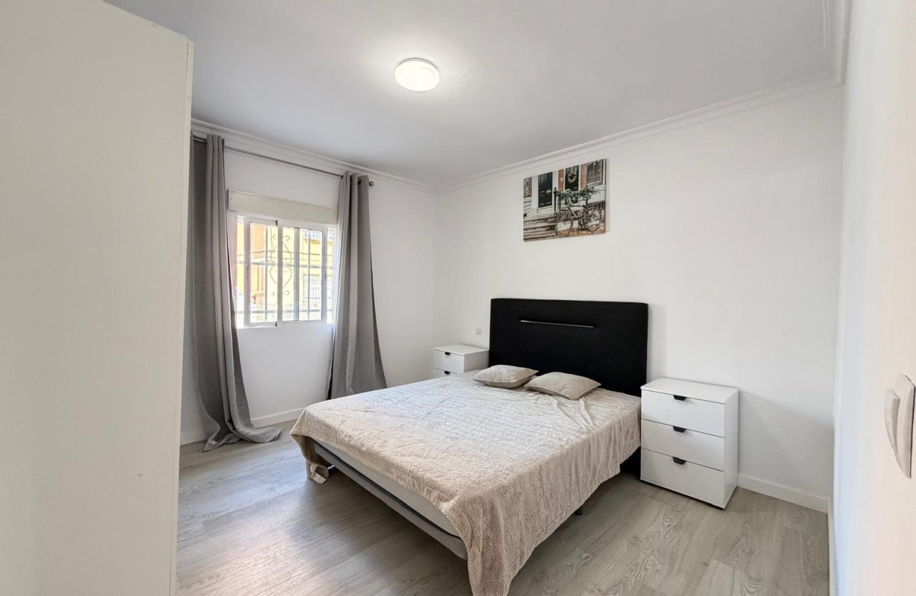 Resale - Apartment -
Torrevieja - Centro