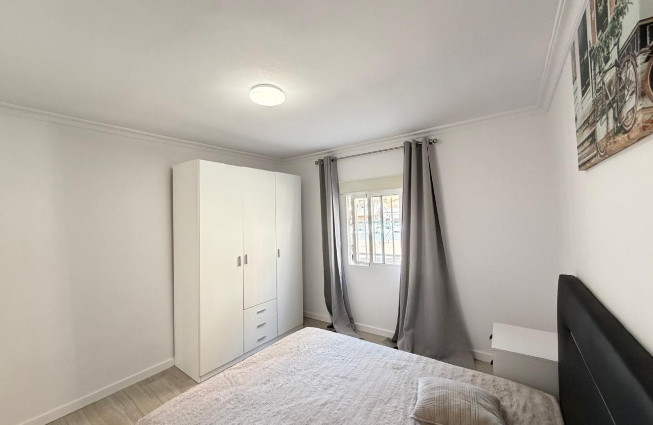 Resale - Apartment -
Torrevieja - Centro