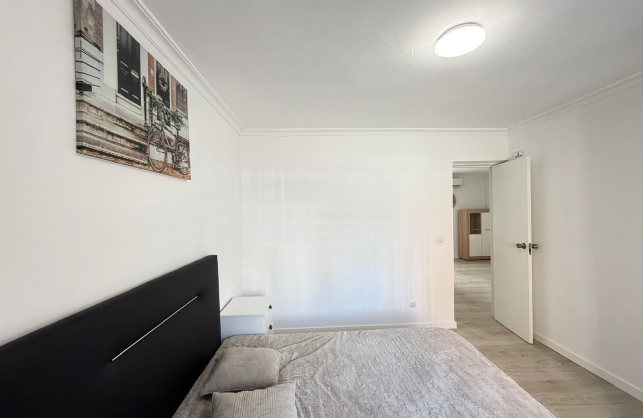 Resale - Apartment -
Torrevieja - Centro