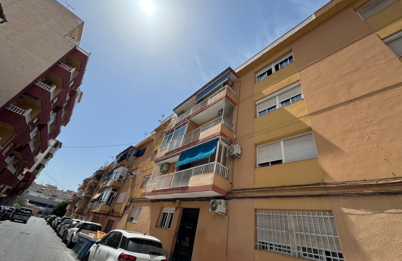 Resale - Apartment -
Torrevieja - Centro
