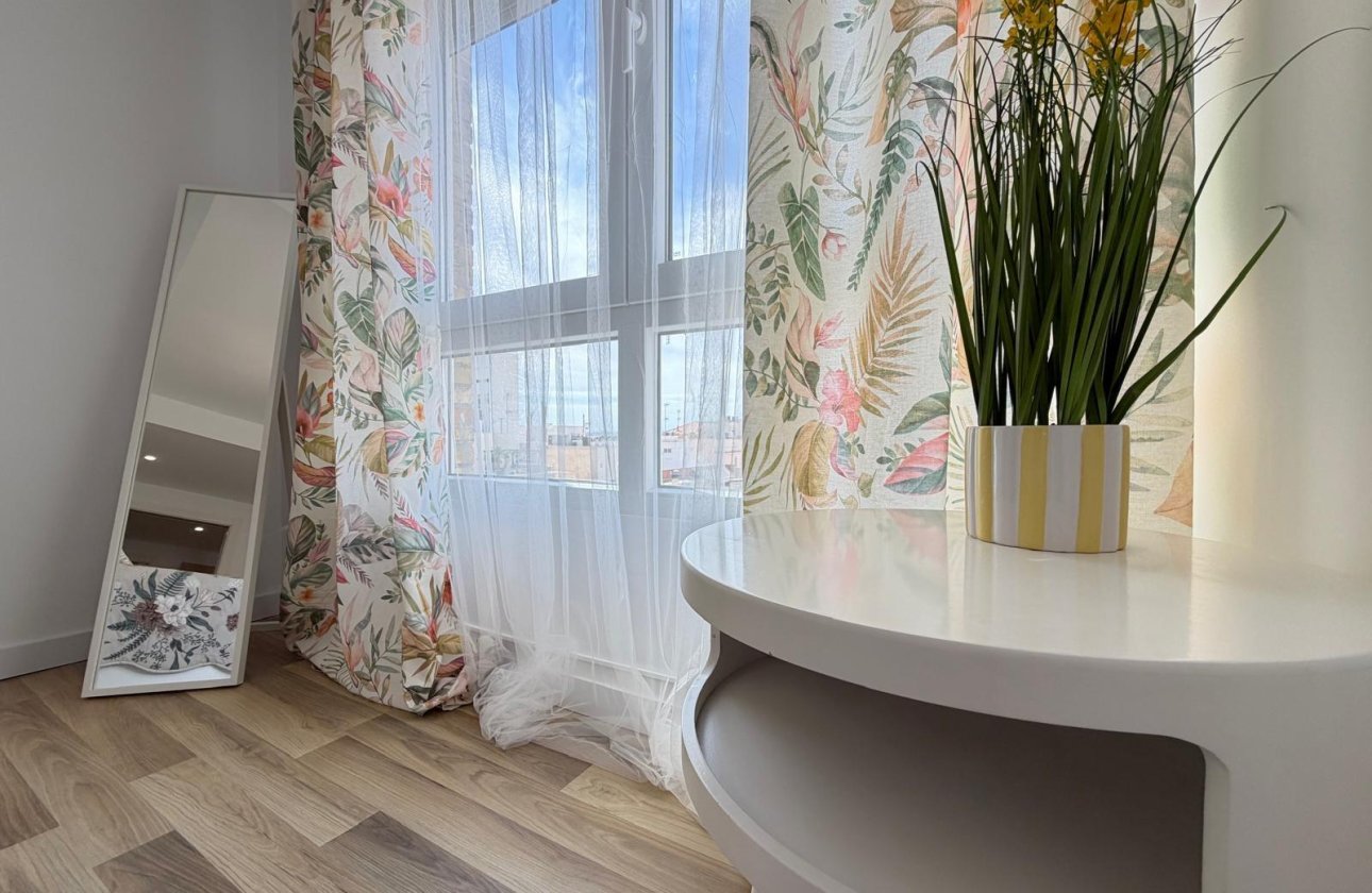 Resale - Apartment -
Torrevieja - Centro