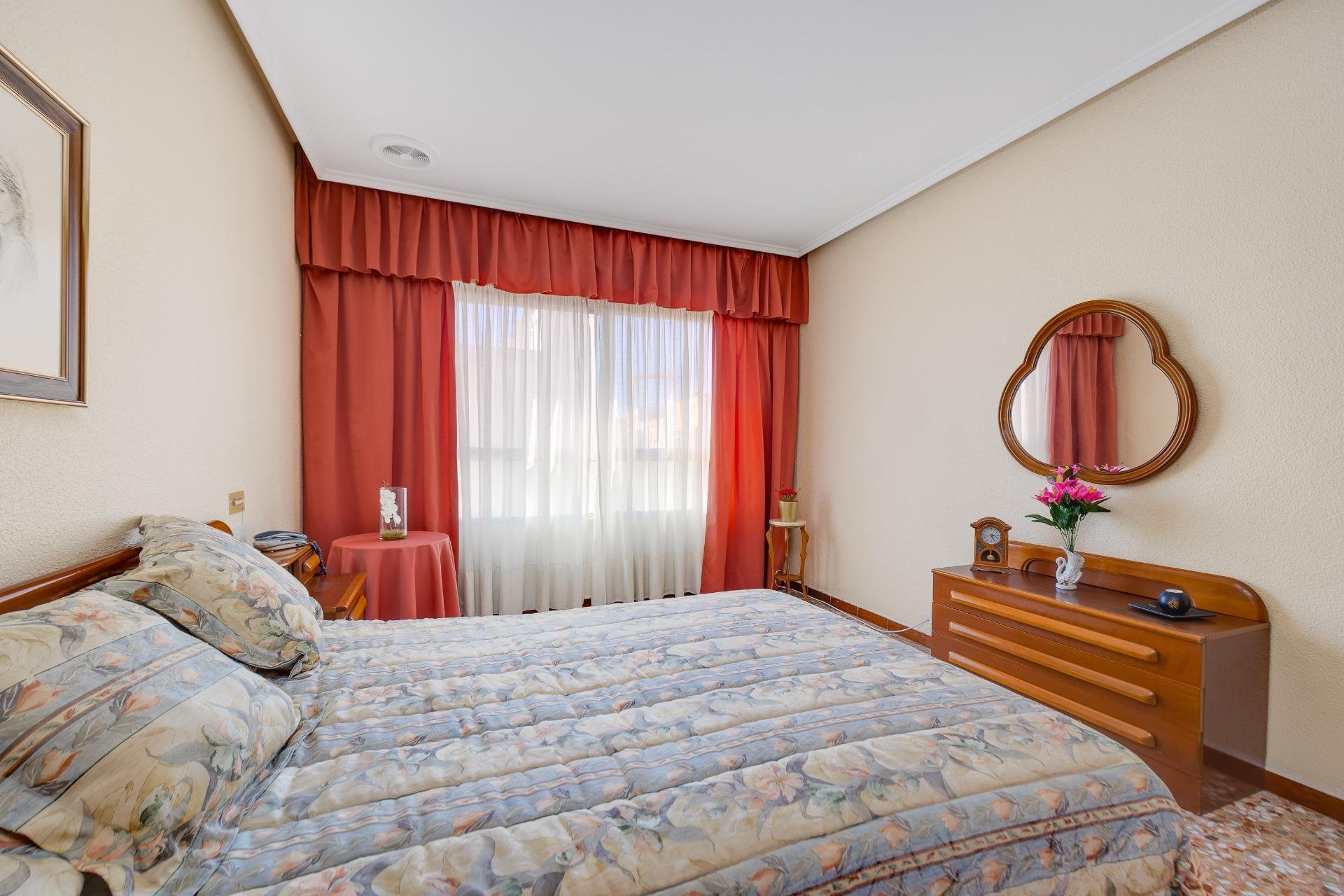 Resale - Apartment -
Torrevieja - Centro