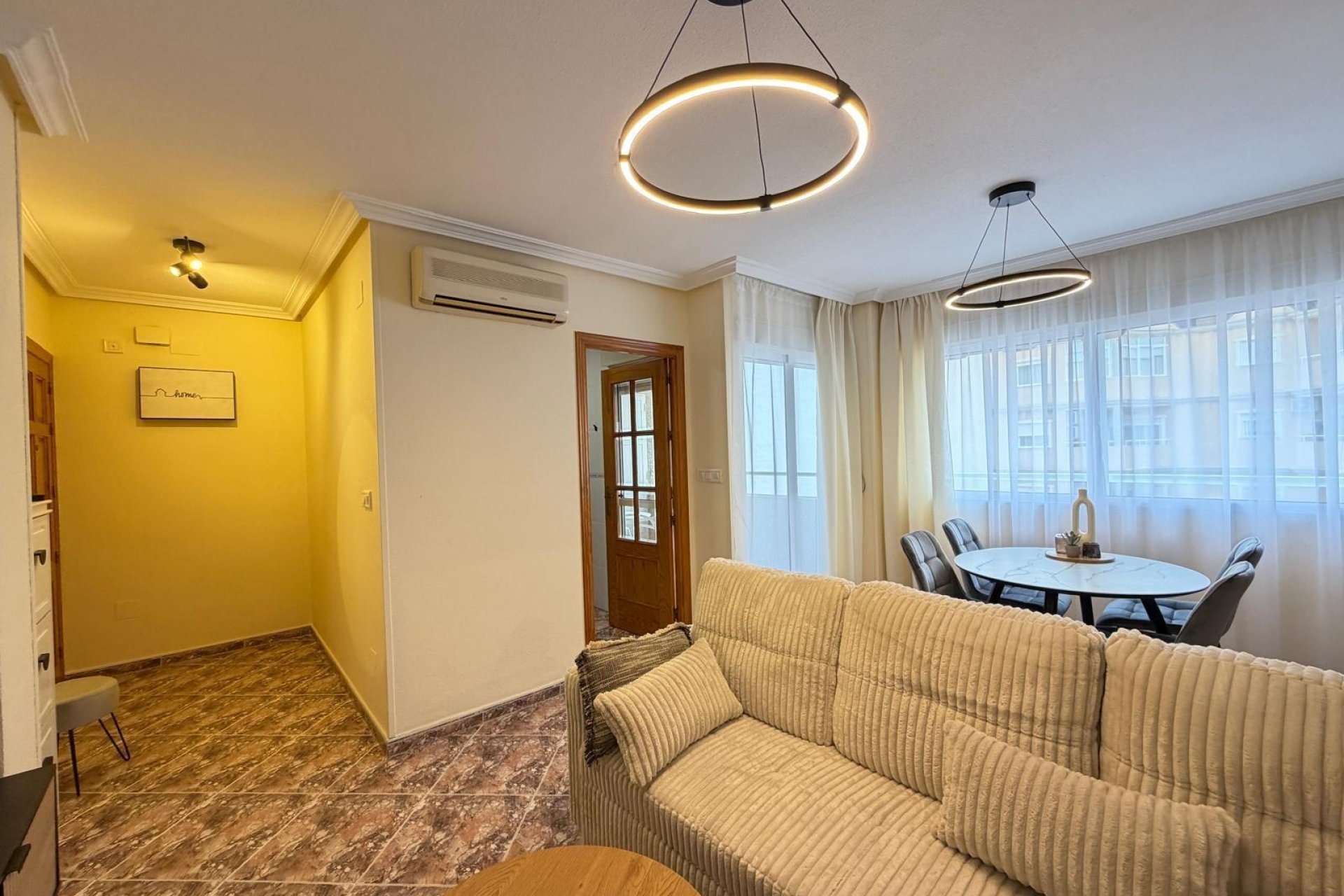 Resale - Apartment -
Torrevieja - Centro