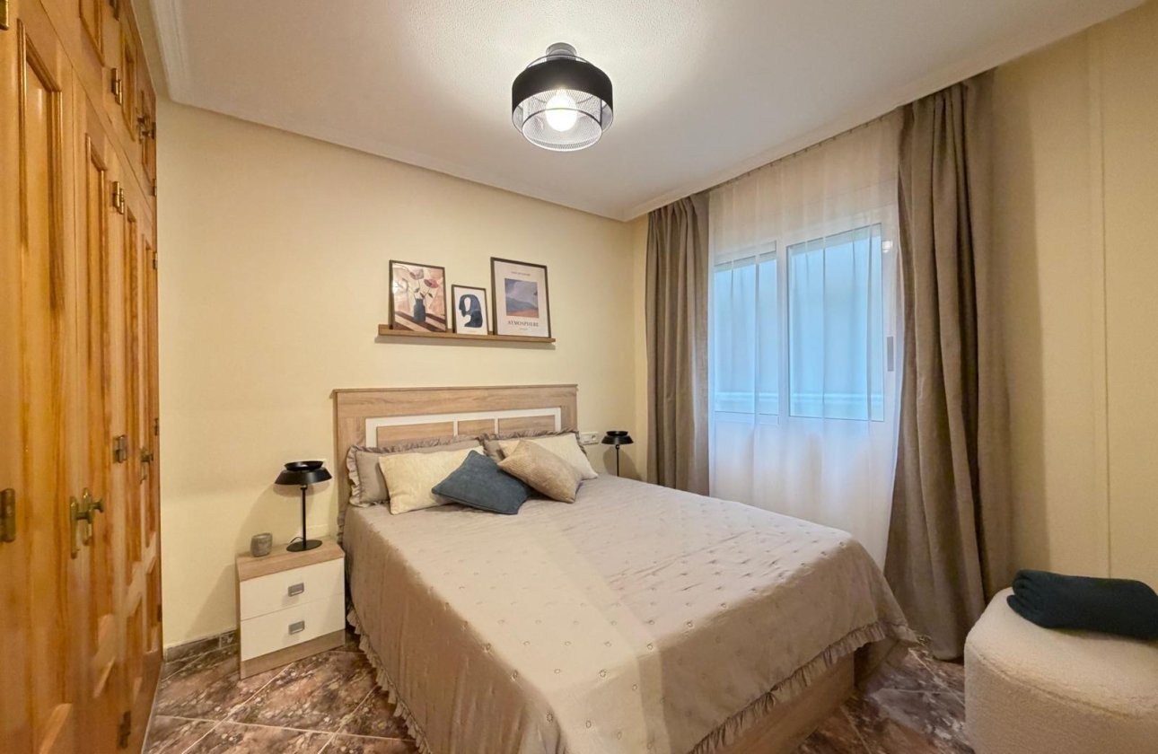 Resale - Apartment -
Torrevieja - Centro