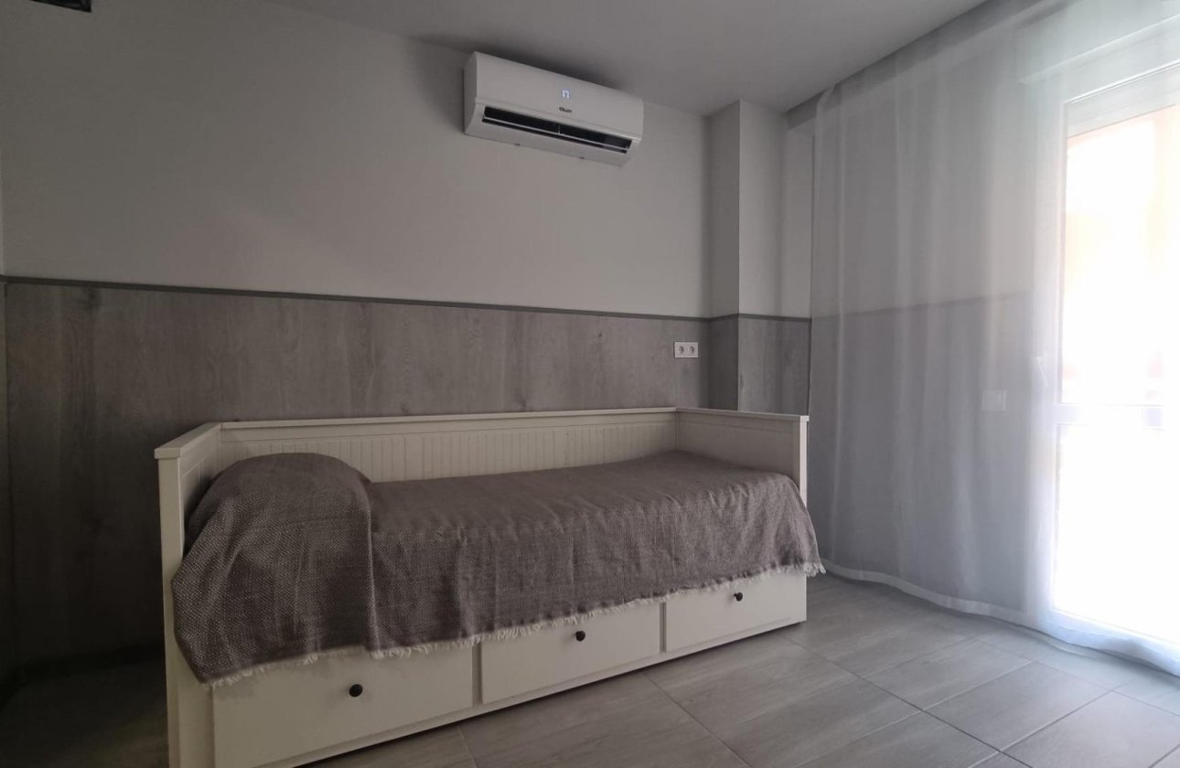 Resale - Apartment -
Torrevieja - Centro
