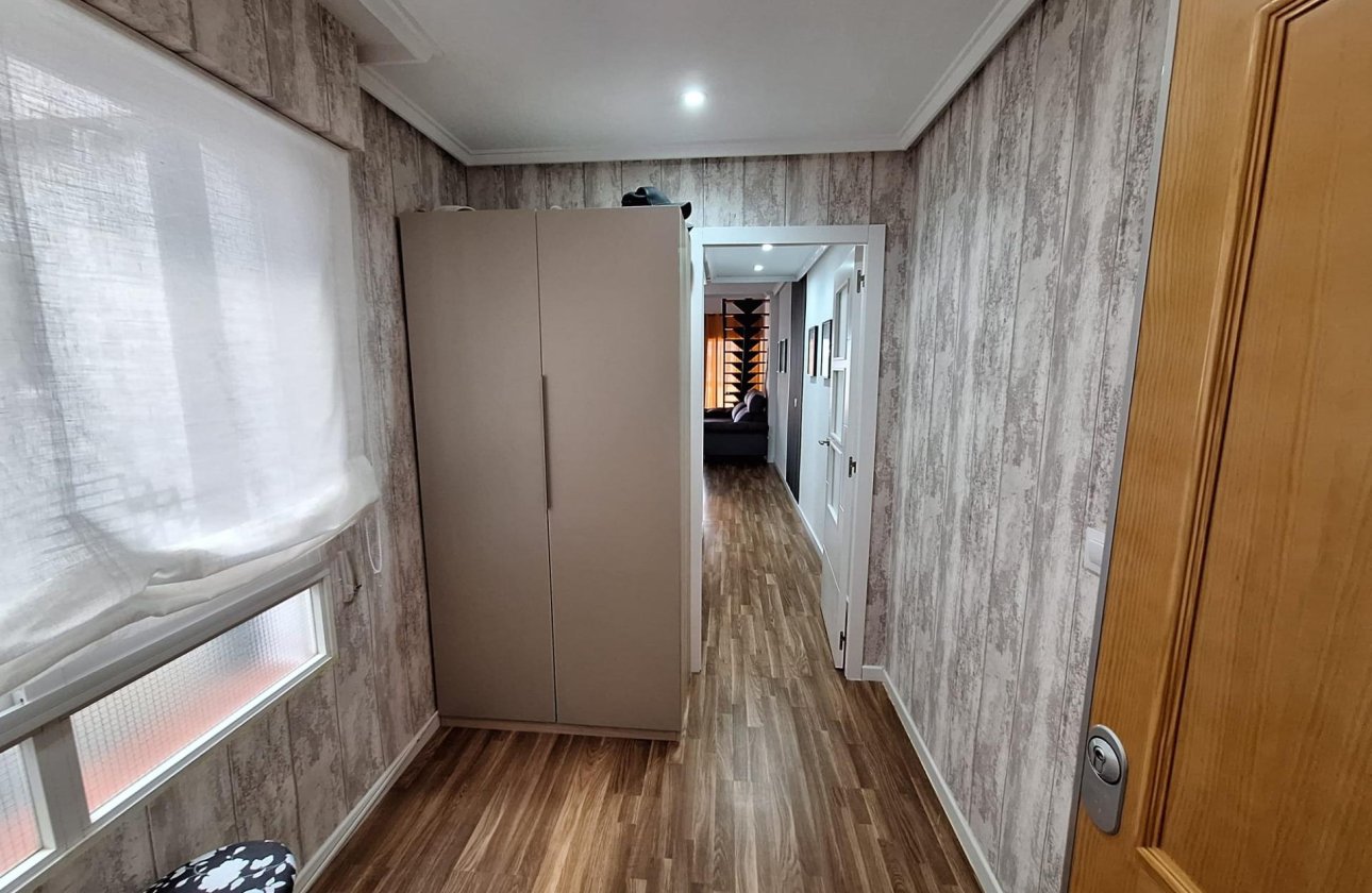 Resale - Apartment -
Torrevieja - Centro