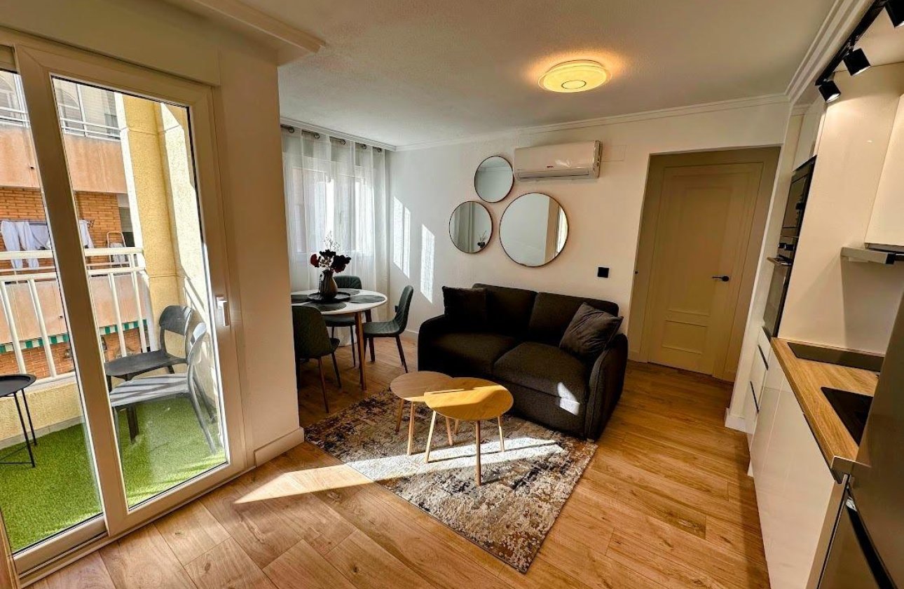 Resale - Apartment -
Torrevieja - Centro