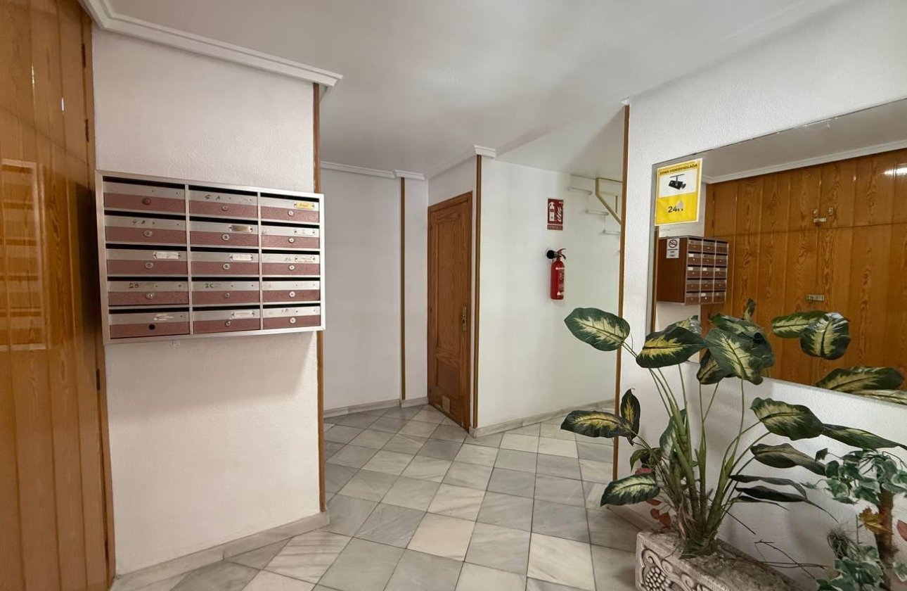 Resale - Apartment -
Torrevieja - Centro