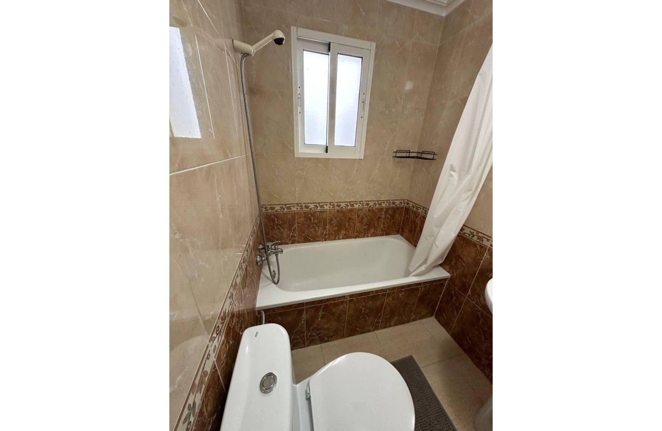 Resale - Apartment -
Torrevieja - Centro