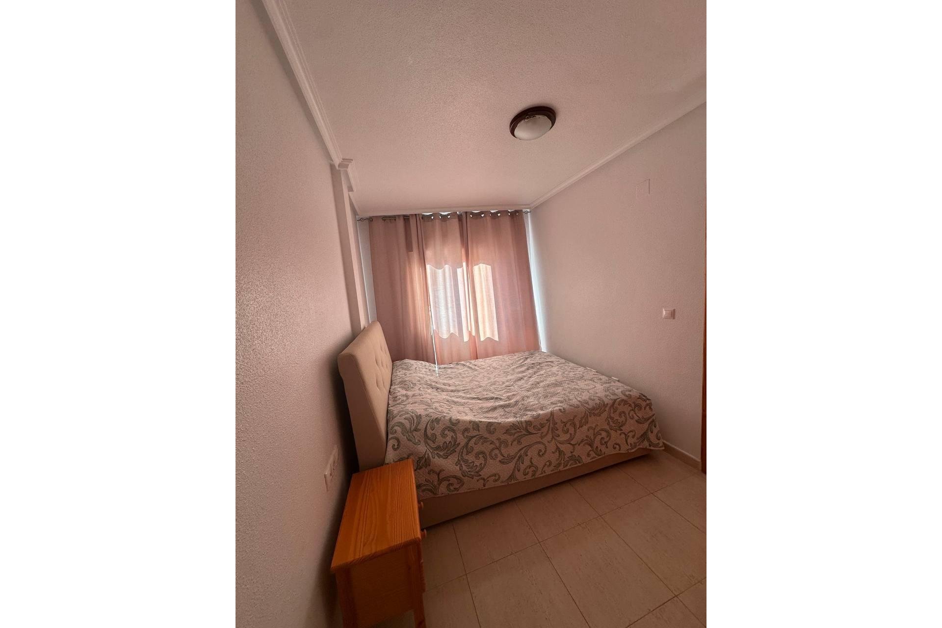 Resale - Apartment -
Torrevieja - Centro