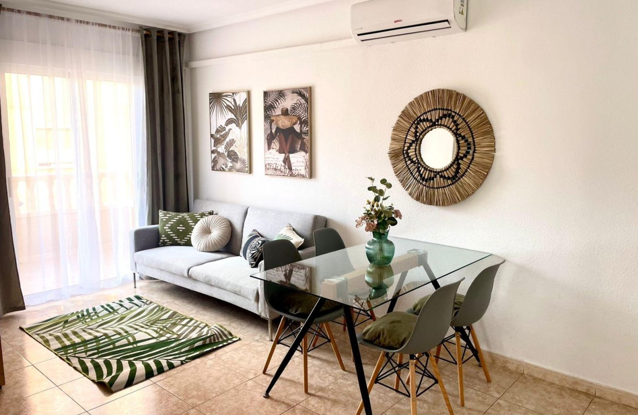 Resale - Apartment -
Torrevieja - Centro