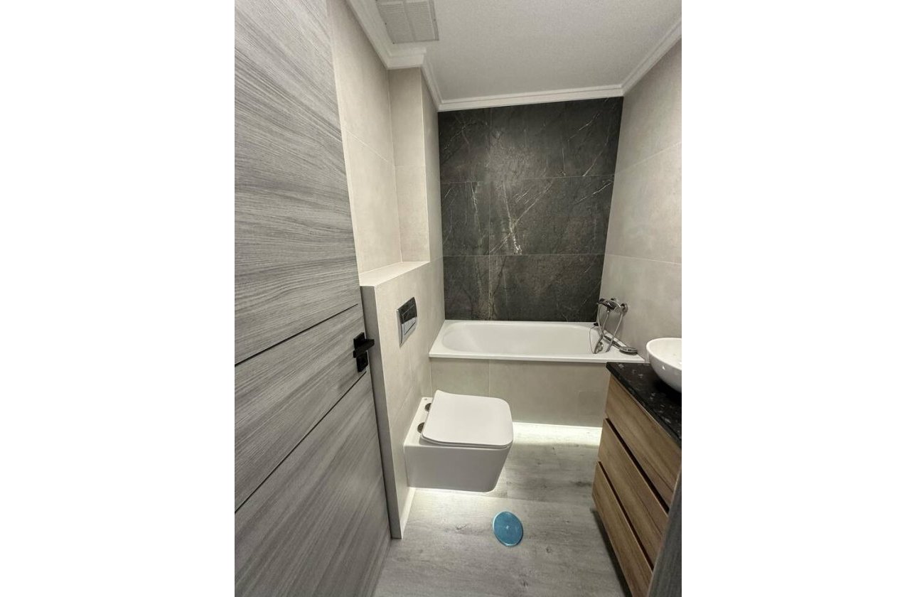 Resale - Apartment -
Torrevieja - Centro