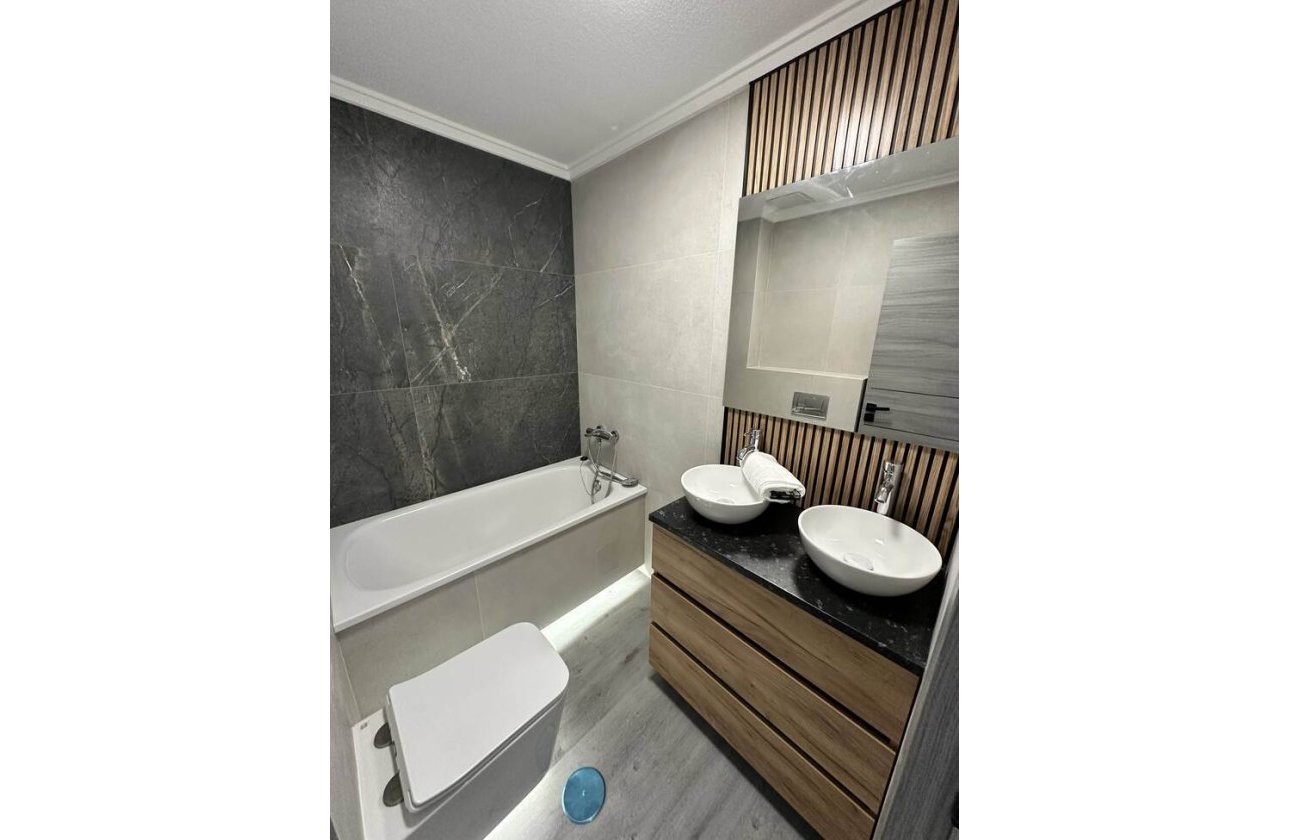 Resale - Apartment -
Torrevieja - Centro