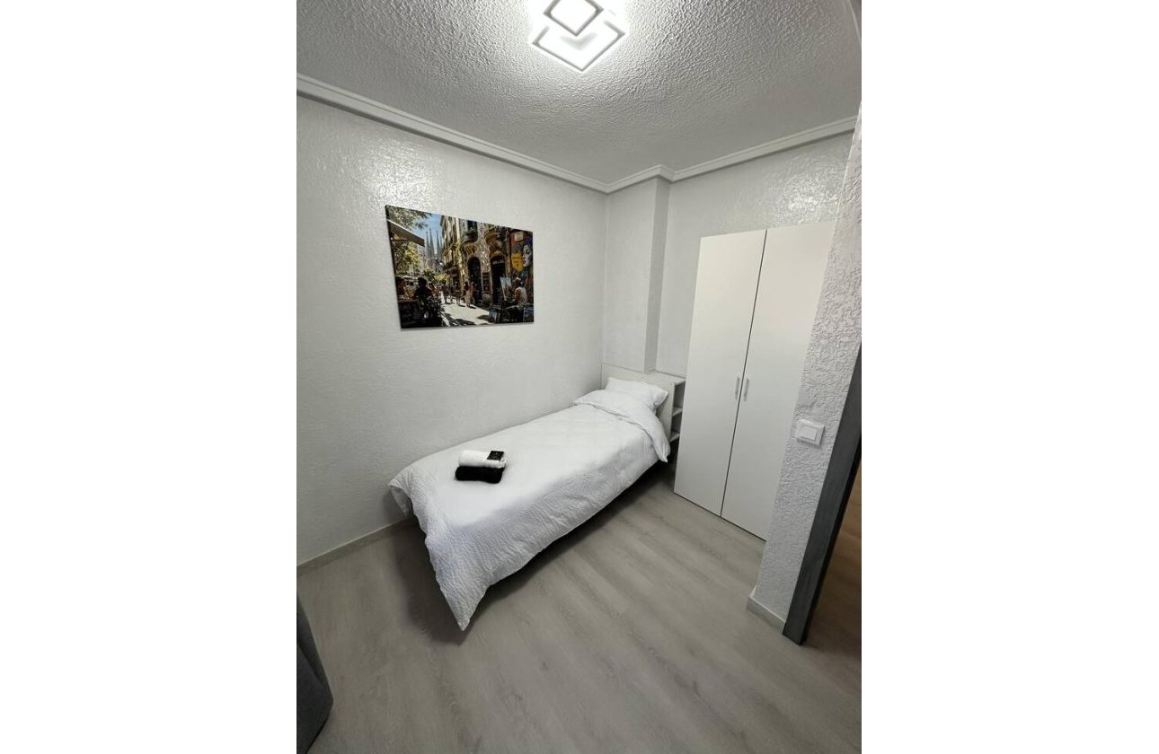 Resale - Apartment -
Torrevieja - Centro