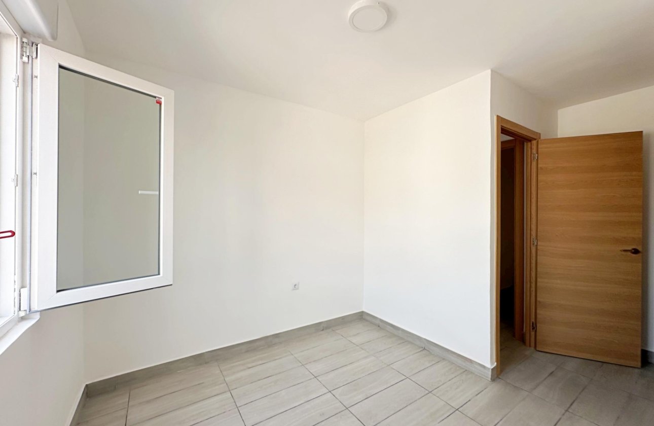 Resale - Apartment -
Torrevieja - Centro