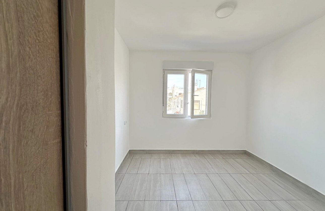 Resale - Apartment -
Torrevieja - Centro