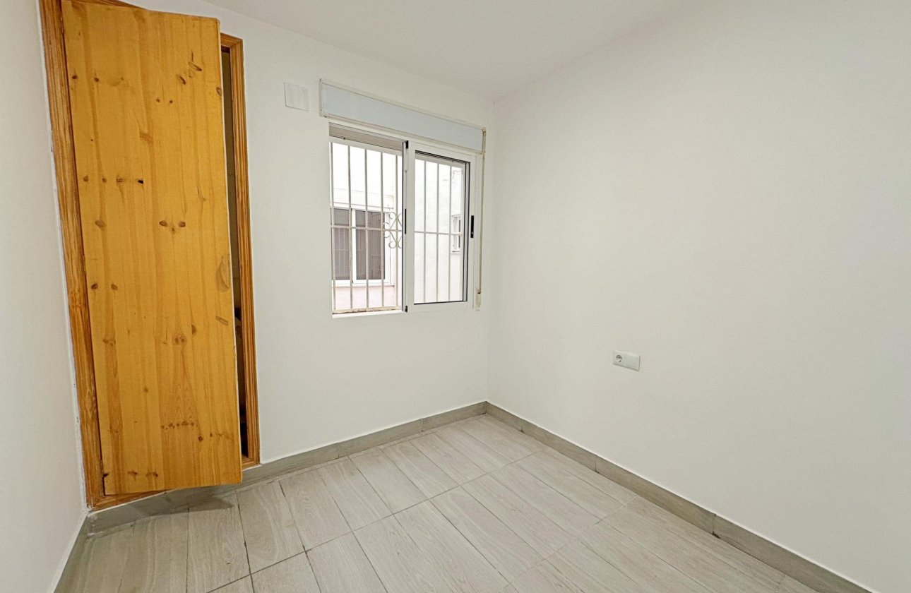 Resale - Apartment -
Torrevieja - Centro