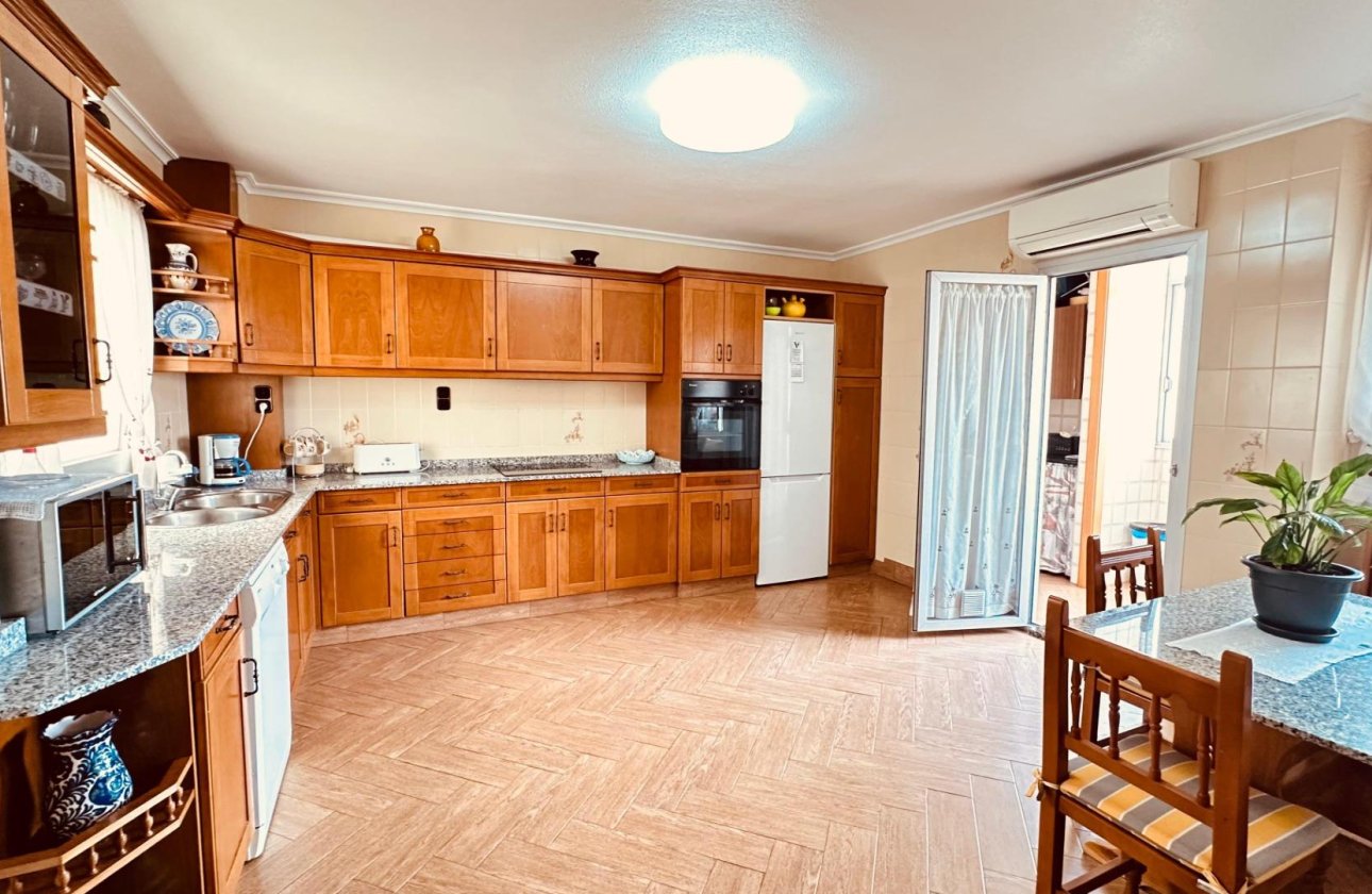 Resale - Apartment -
Torrevieja - Centro