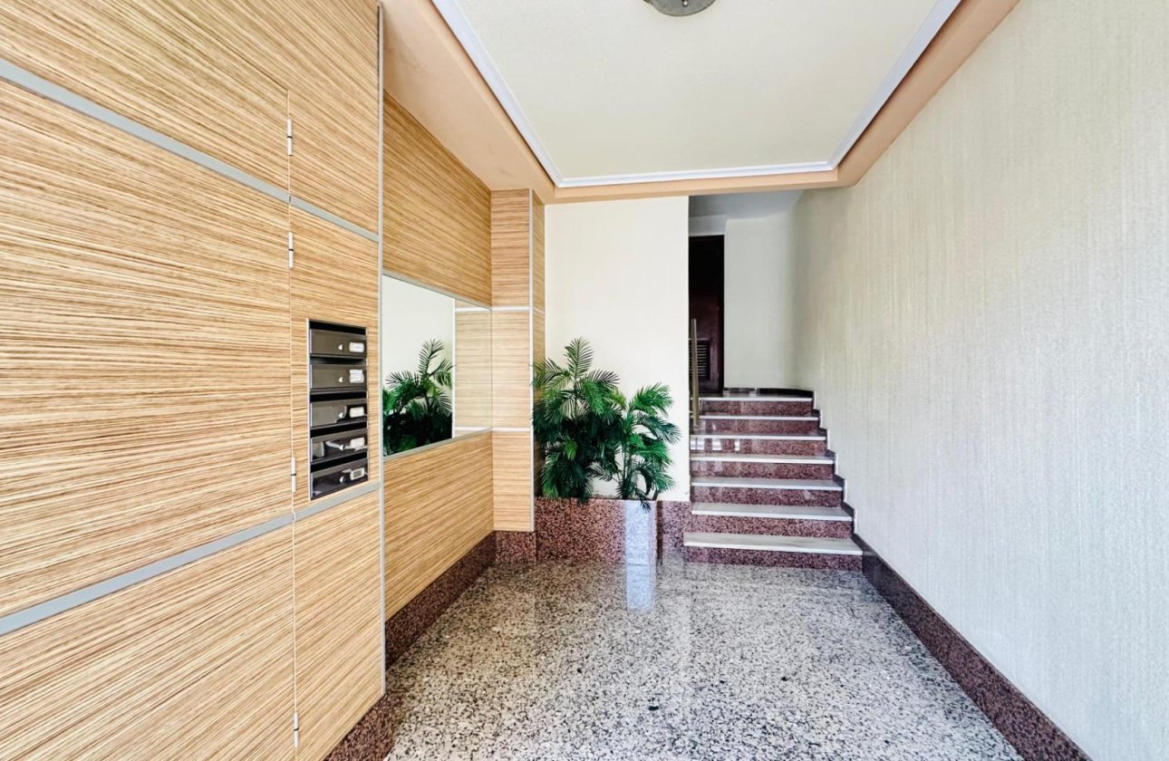 Resale - Apartment -
Torrevieja - Centro