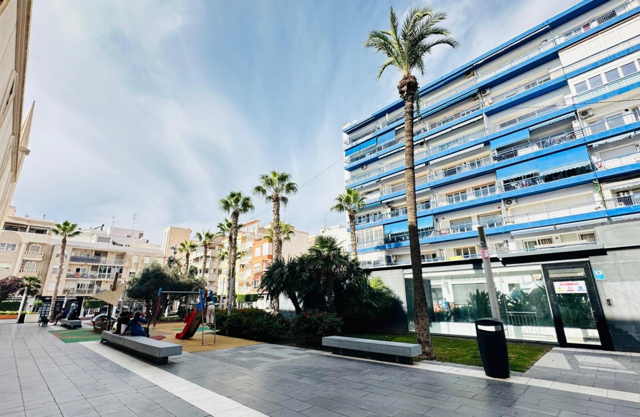 Resale - Apartment -
Torrevieja - Centro