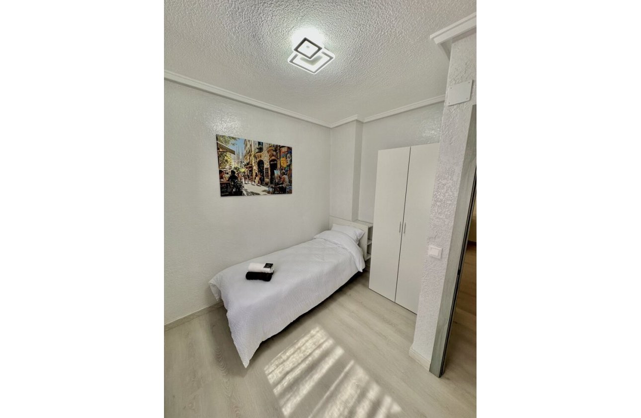 Resale - Apartment -
Torrevieja - Centro