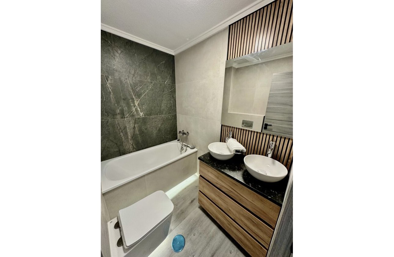 Resale - Apartment -
Torrevieja - Centro