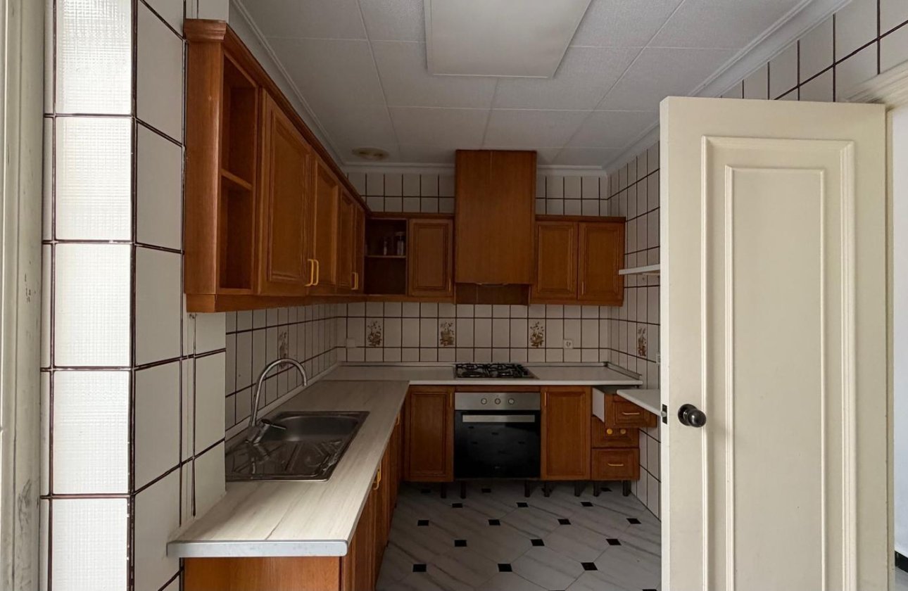Resale - Apartment -
Torrevieja - Centro