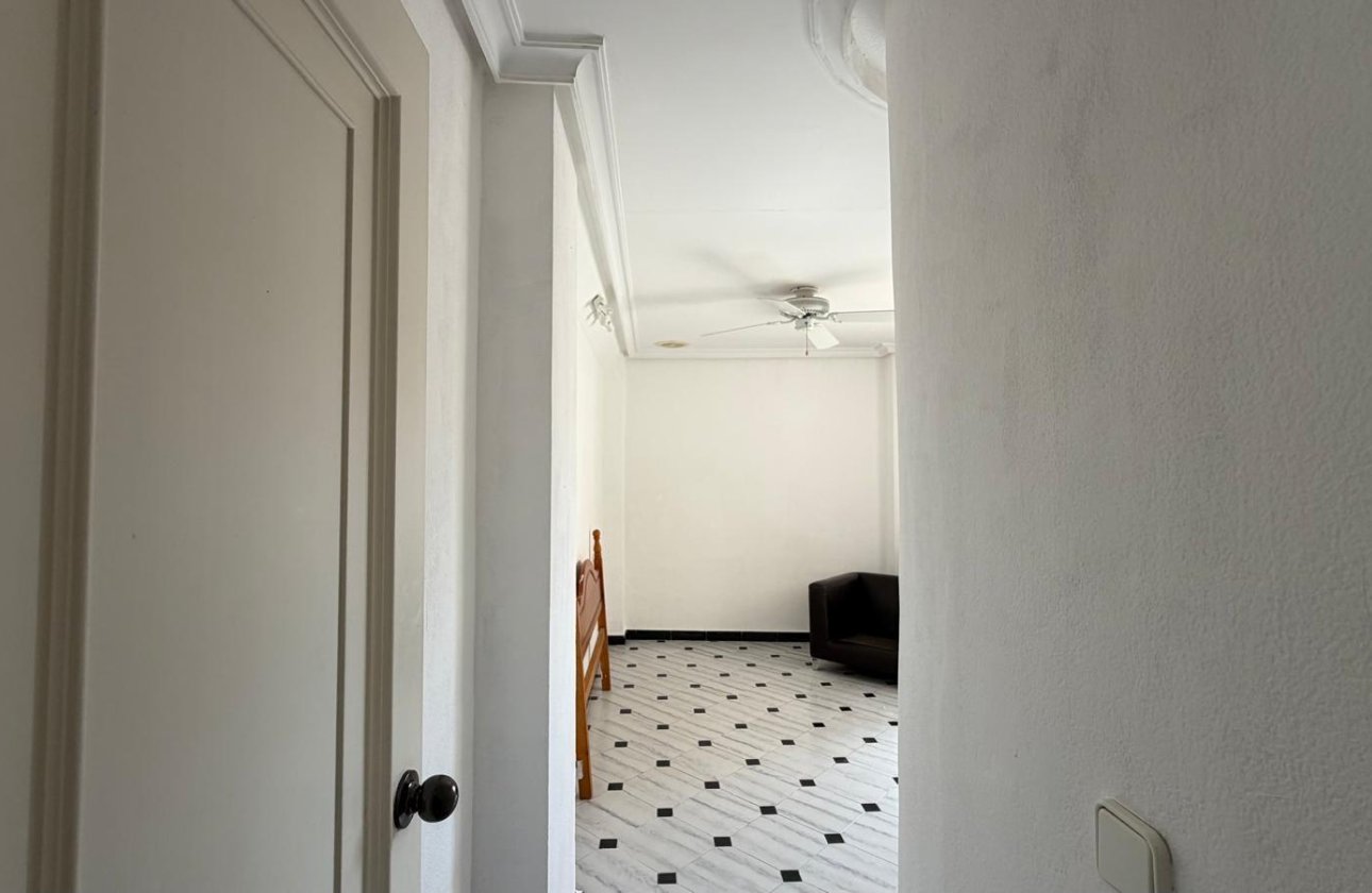 Resale - Apartment -
Torrevieja - Centro