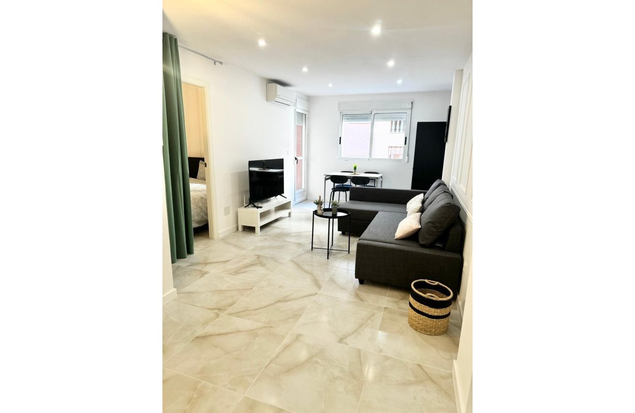 Resale - Apartment -
Torrevieja - Centro